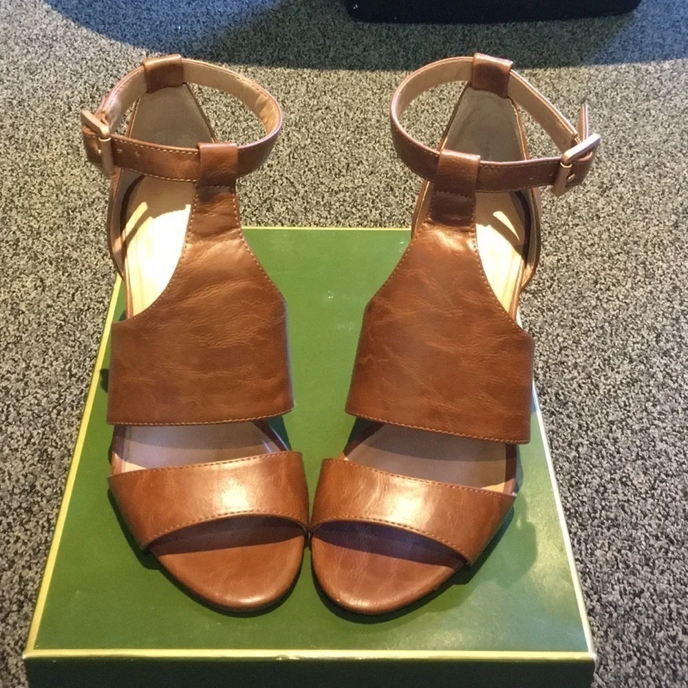 Coach and Four 3” Brown Strap Padded Footbed Block Heels Box Included Size 7